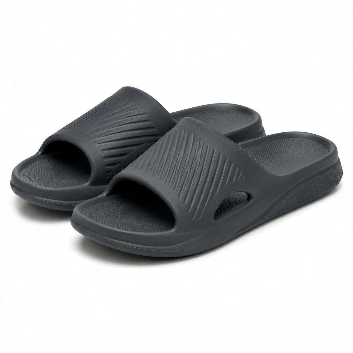 Claquettes 36/37 en matière synthétique noire - semelle texturée antidérapante